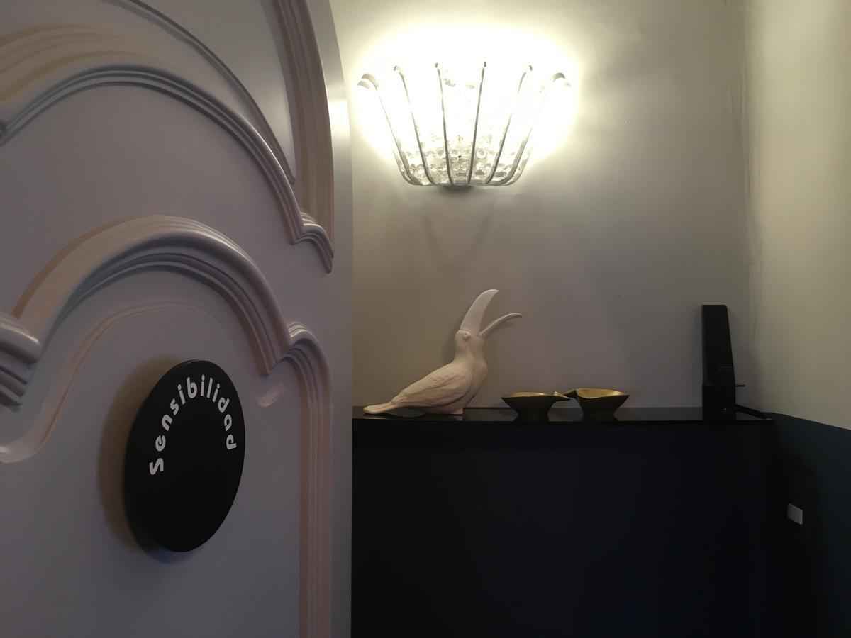Pug Seal Tennyson Hotel 4*