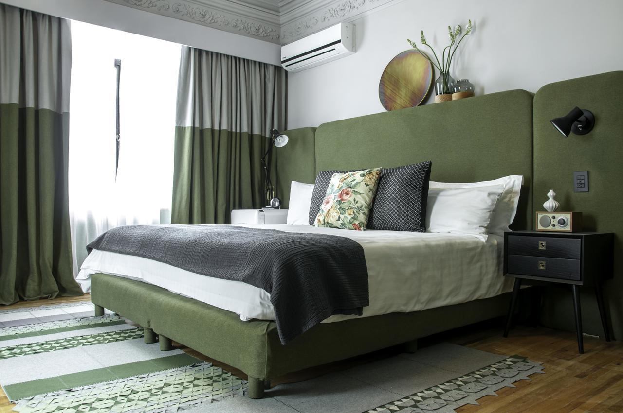 Pug Seal Tennyson Hotel 4*